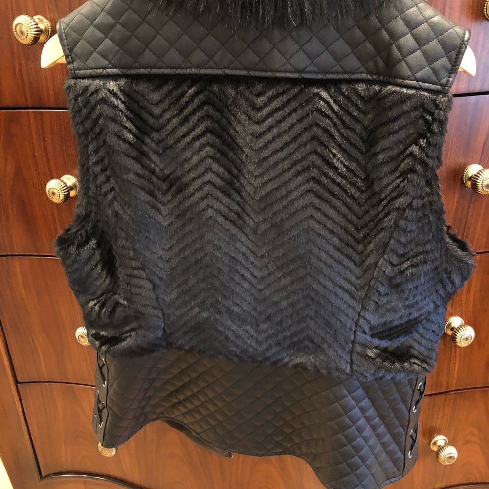 Vest - Picture 1 of 4